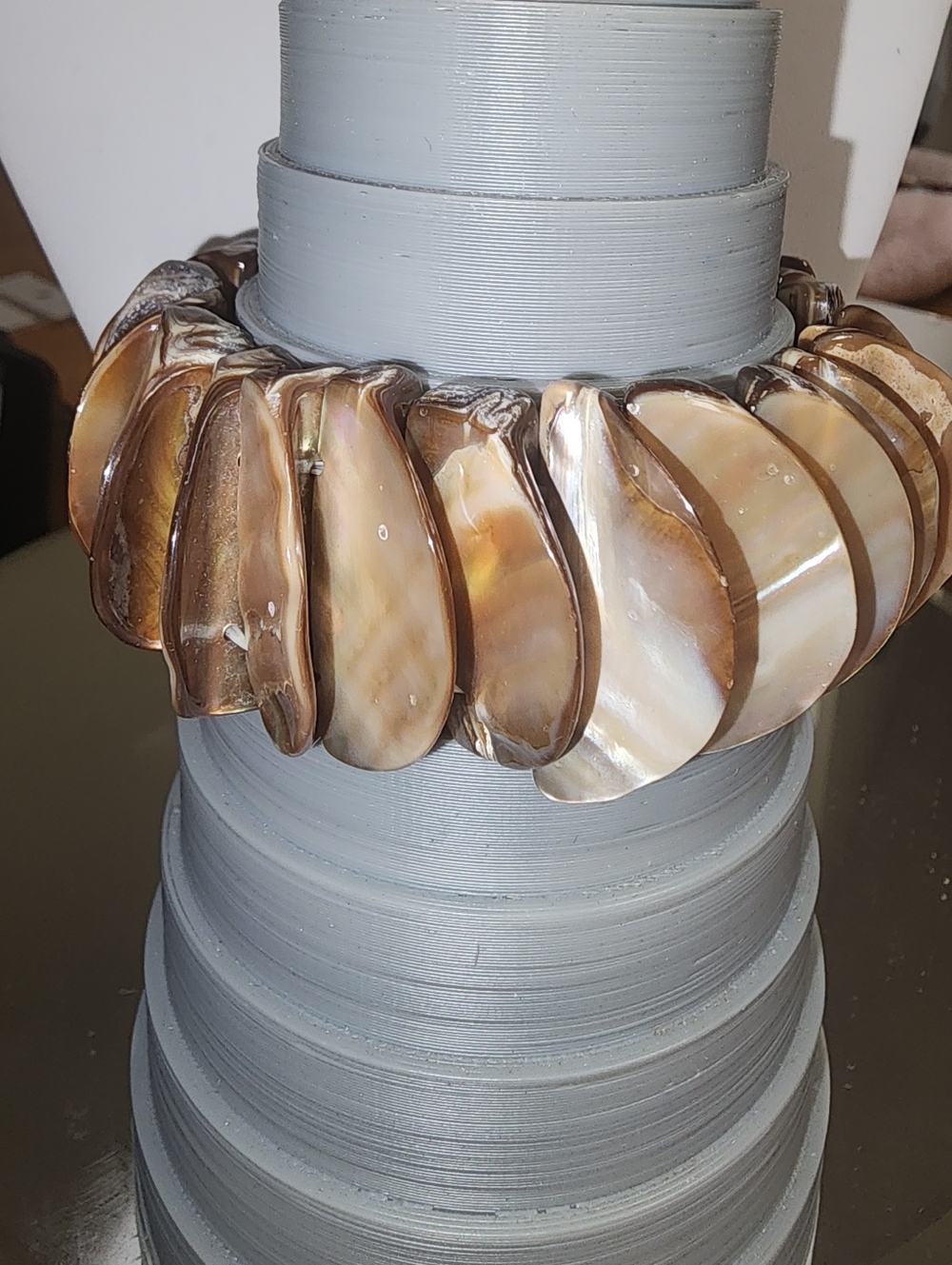 Chunky Mother-of-Pearl Shell Stretch Bracelet - Brown & Cream
